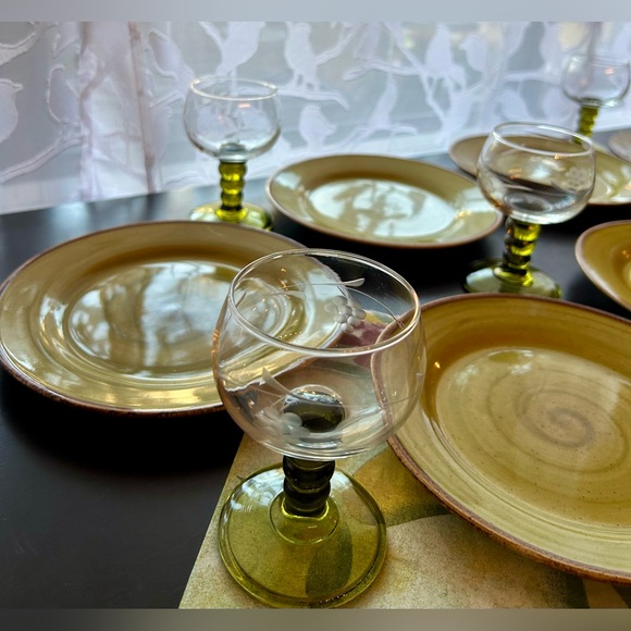 Set of 7 Thomson Pottery plates. - Picture 11 of 12